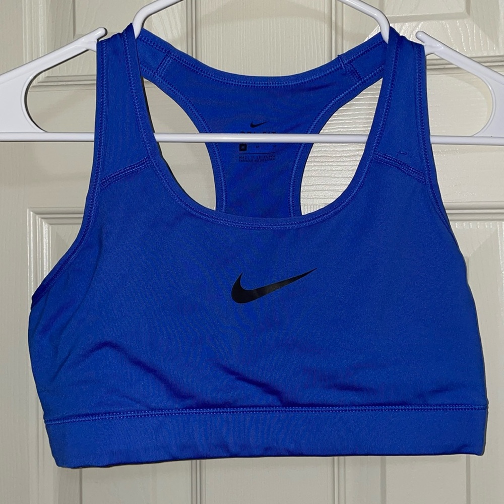 Nike sports bra size medium